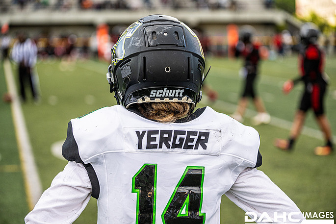 Phantomz number 14 prepares for game action